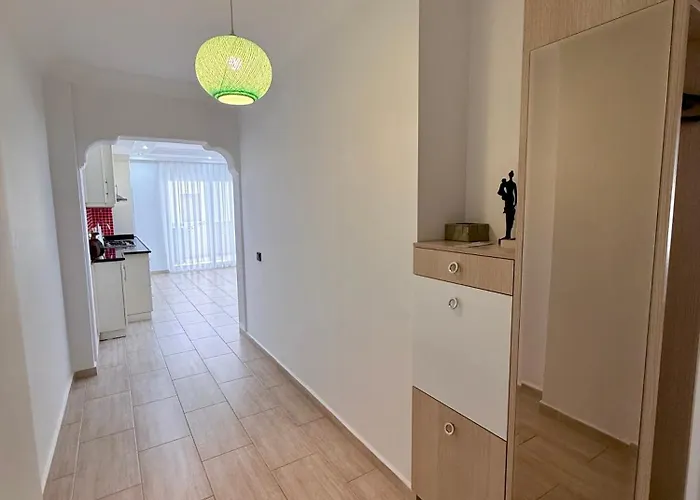 Sa Apartments! 2bd Flat 150m To The