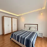 Sa Apartments! 2bd Flat 150m To The